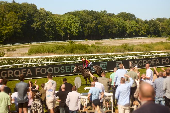 Champagnebord inkl. entré til Derby